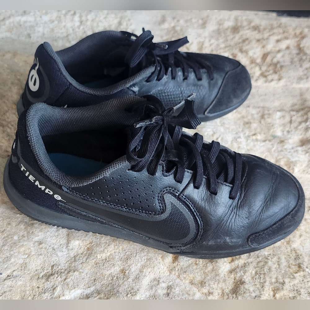 3.5Y Nike Tiempo Boy's Black Indoor Soccer Shoes
